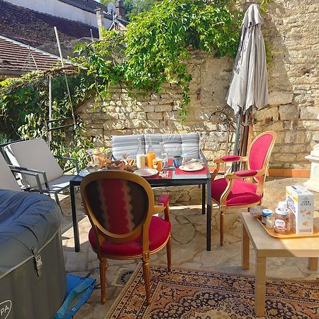 La Taniere Des Tanneries Bed and Breakfast Tonnerre Eksteriør billede