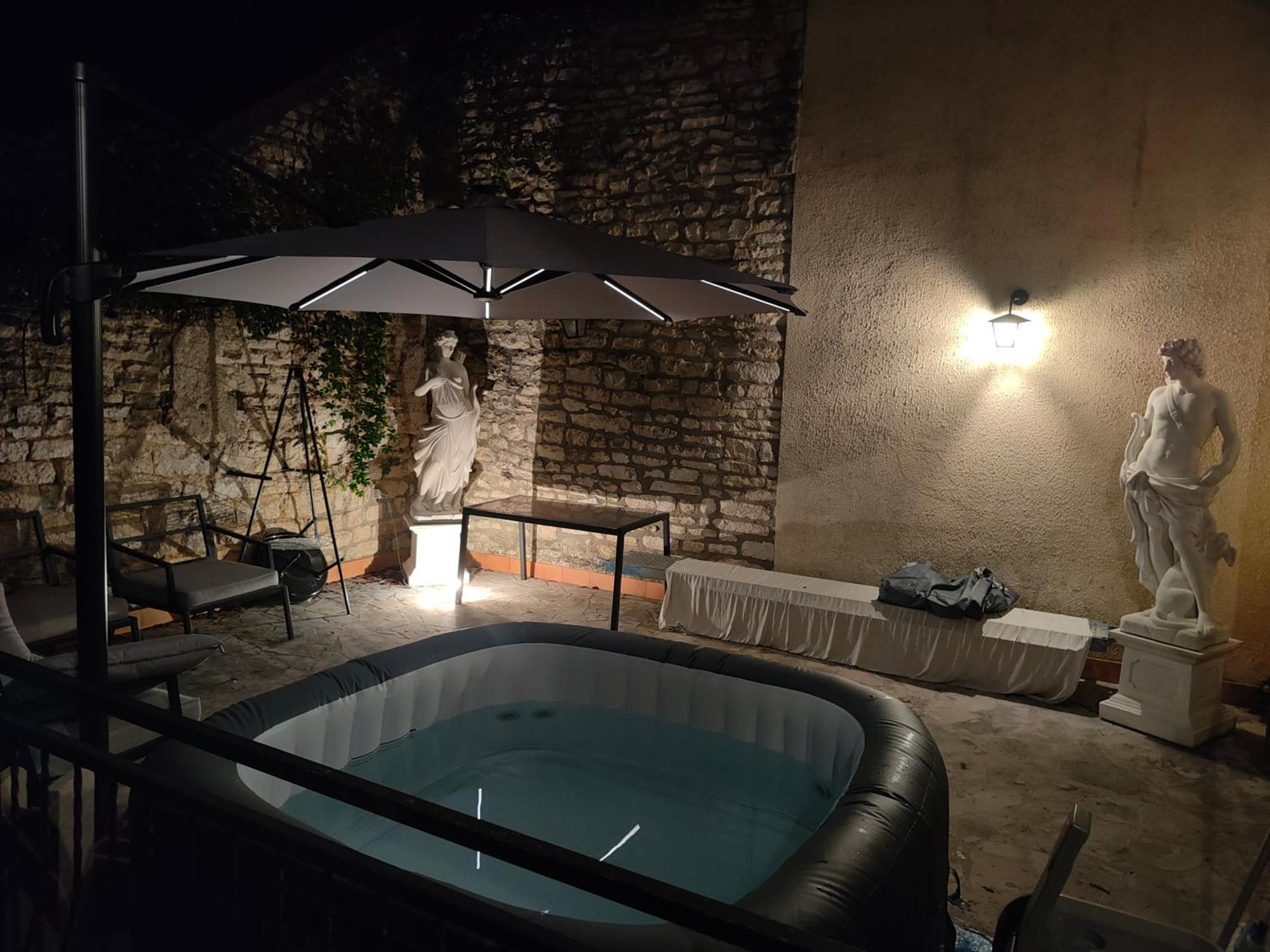 La Taniere Des Tanneries Bed and Breakfast Tonnerre Eksteriør billede