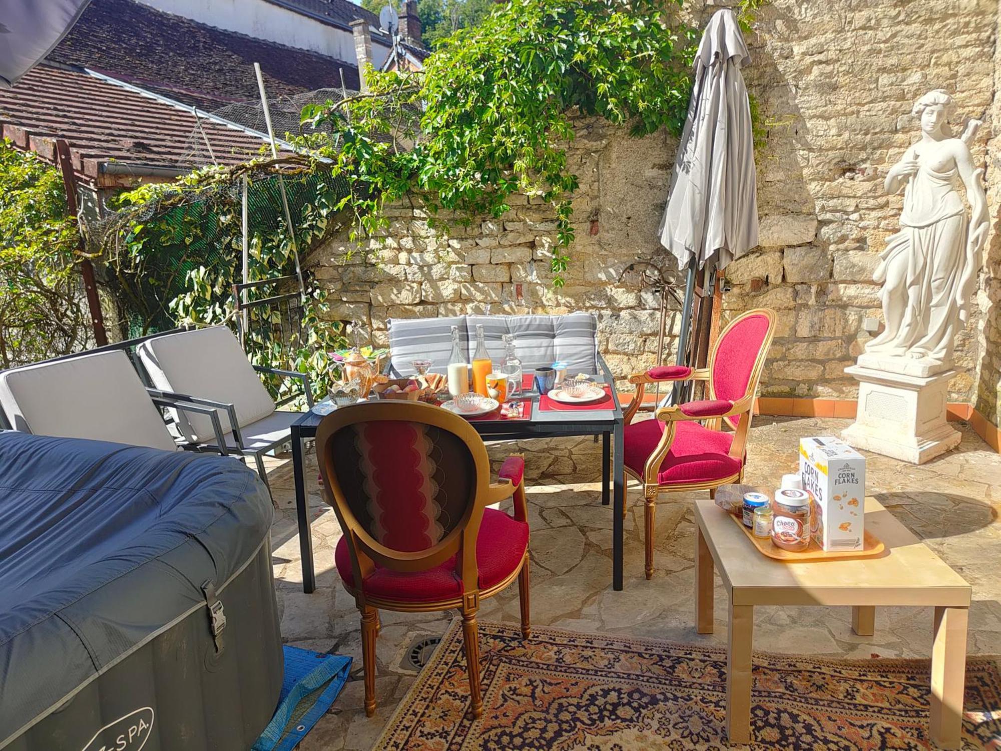 La Taniere Des Tanneries Bed and Breakfast Tonnerre Eksteriør billede