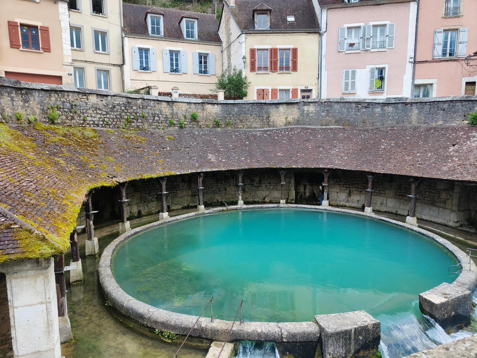 La Taniere Des Tanneries Bed and Breakfast Tonnerre Eksteriør billede